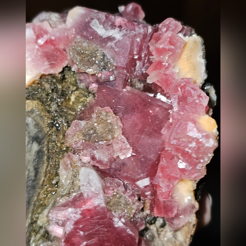 Moldy Raspberry Red Calcite Original Pocket - Picture 7 of 14